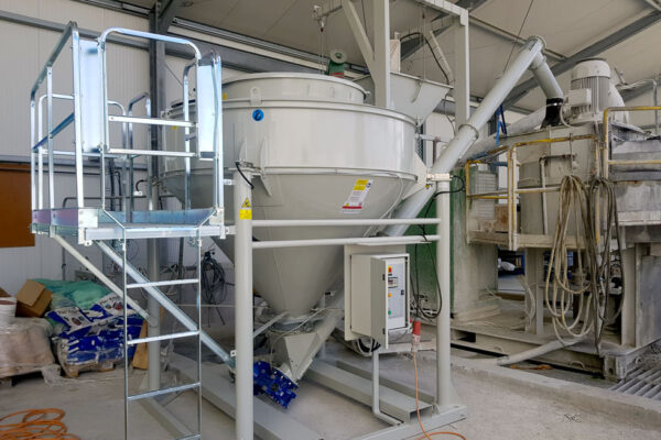 Bag-breaker silo for emptying bags and big bags